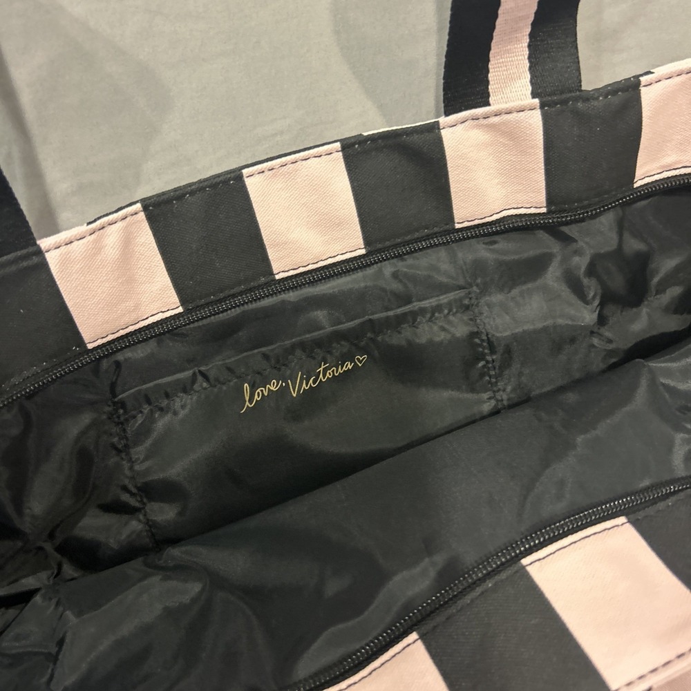 VICTORIA'S SECRET PINK AND BLACK STRIPED ZIPPERED WEEKENDER TOTE BAG - NEW W/TAG - Picture 4 of 8
